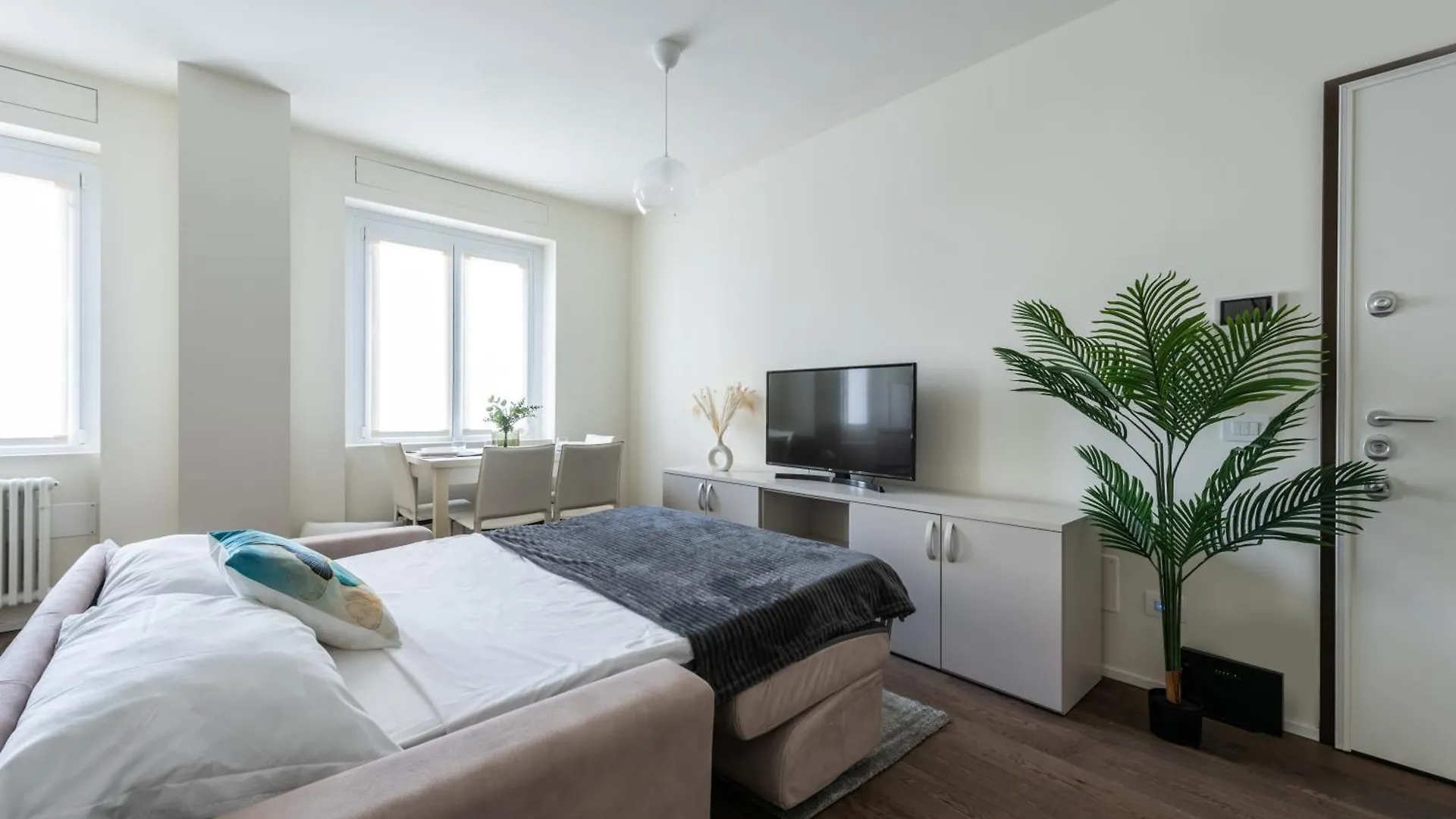 We Home - Santa Sofia House, Duomo contacts