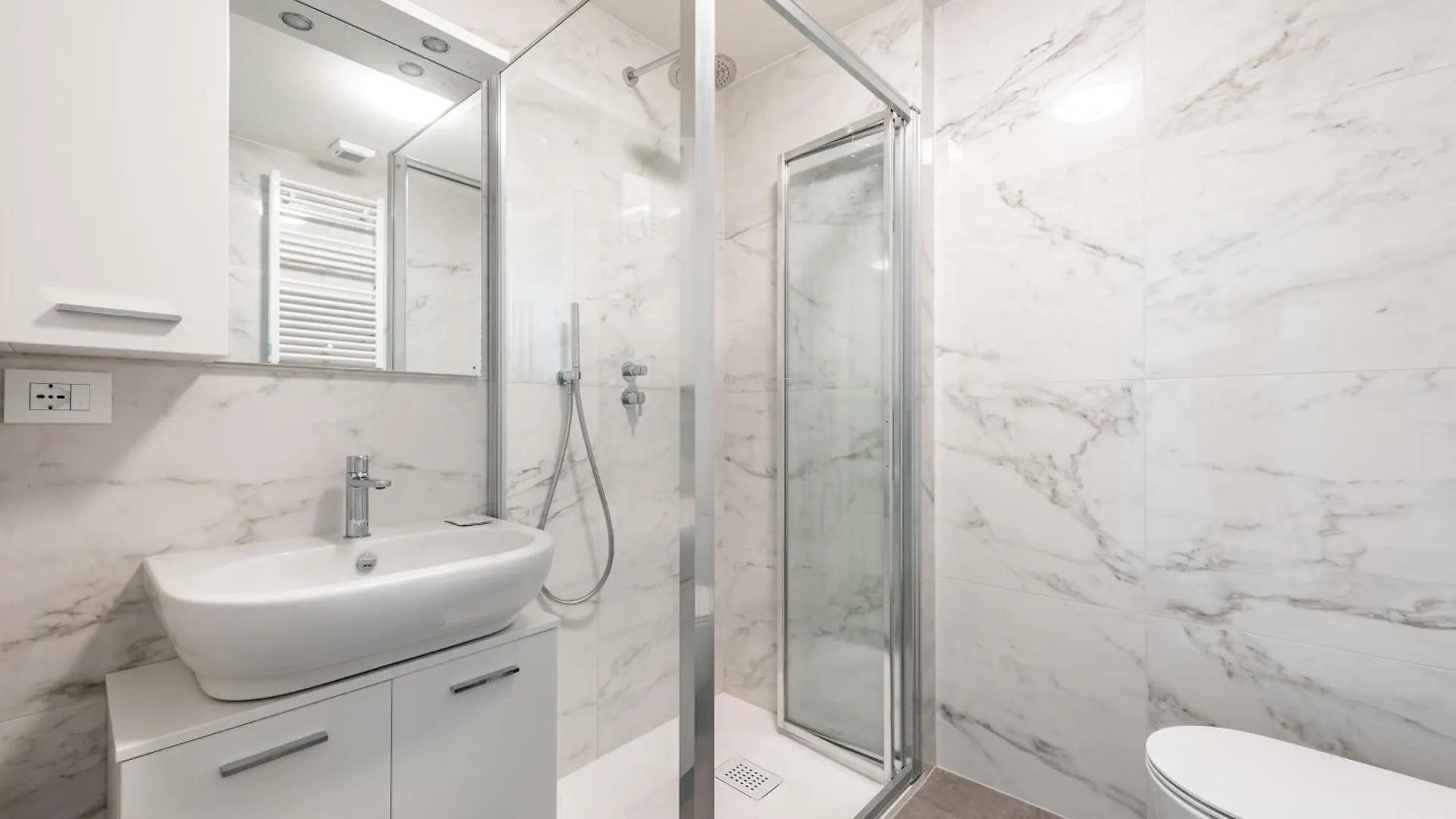 We Home - Santa Sofia House, Duomo Milan 0*,